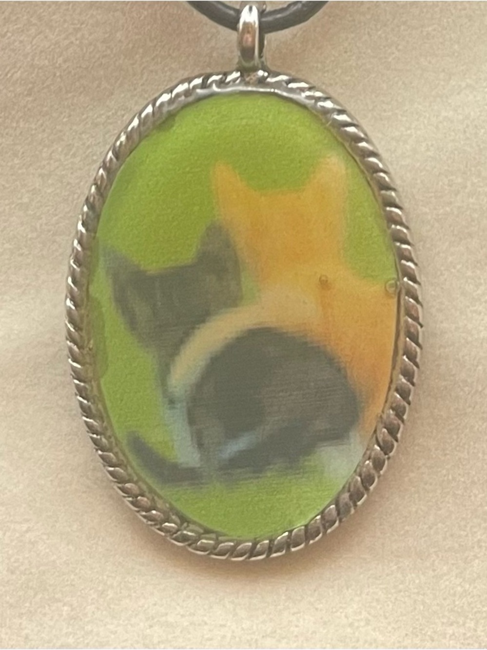 VTG Twin Kitten Oval Pendant Necklace Silvertone 18” 2” extender